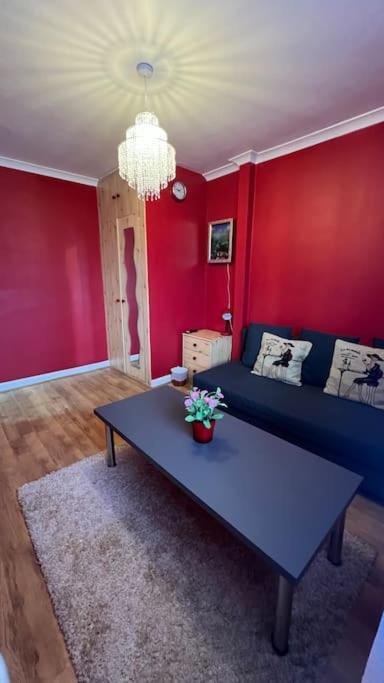 אדמונטון Palaz 6 - 2 Bedroom Flat מראה חיצוני תמונה