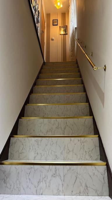 אדמונטון Palaz 6 - 2 Bedroom Flat מראה חיצוני תמונה