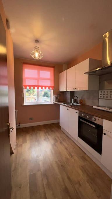 אדמונטון Palaz 6 - 2 Bedroom Flat מראה חיצוני תמונה
