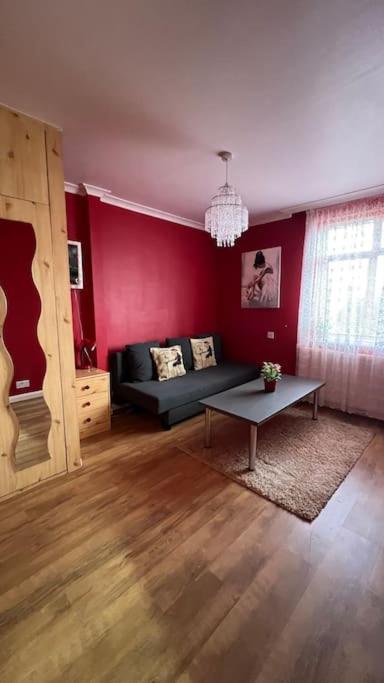 אדמונטון Palaz 6 - 2 Bedroom Flat מראה חיצוני תמונה